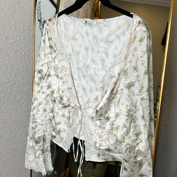 House of CB 'Clarissa' Garden Print Lace Trim Top - Picture 6 of 7